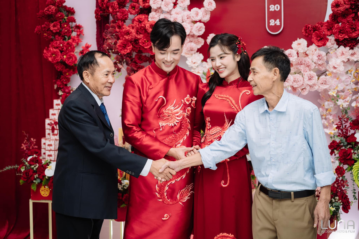 Anh Tuấn cho biết anh chỉ có 12 tiếng chuẩn bị từ khâu lên ý tưởng cho tới khi hoàn thành. Anh Tuấn cho biết anh chỉ có 12 tiếng chuẩn bị từ khâu lên ý tưởng cho tới khi hoàn thành.