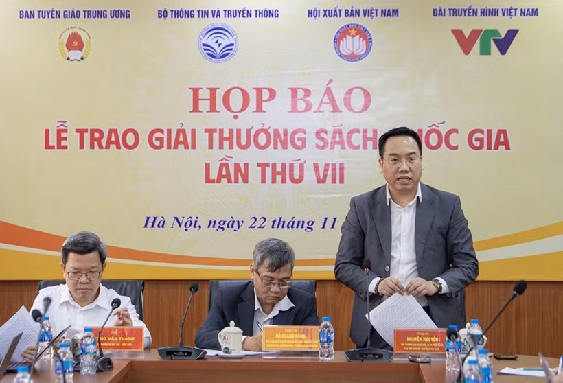Ông Nguyễn Nguyên - Cục trưởng Cục Xuất bản, In và Phát hành, Phó trưởng Ban tổ chức Giải thưởng Sách Quốc gia thông tin tới báo chí tại buổi họp báo. Ảnh: VOV