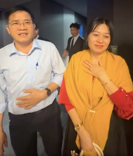 Hoa hậu Thanh Thủy gặp bố mẹ sau khi đăng quang Miss International 2024.