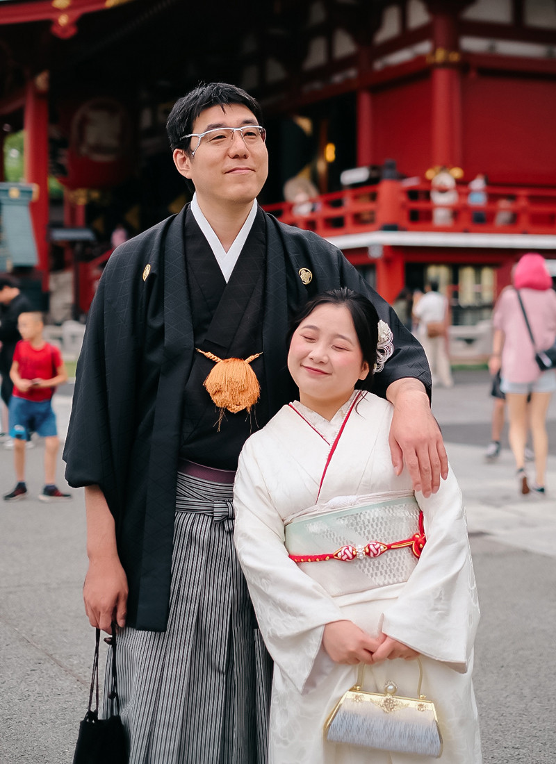 Cặp đôi diện trang phục truyền thống của Nhật Bản chụp ảnh cưới. Cặp đôi diện trang phục truyền thống của Nhật Bản chụp ảnh cưới.