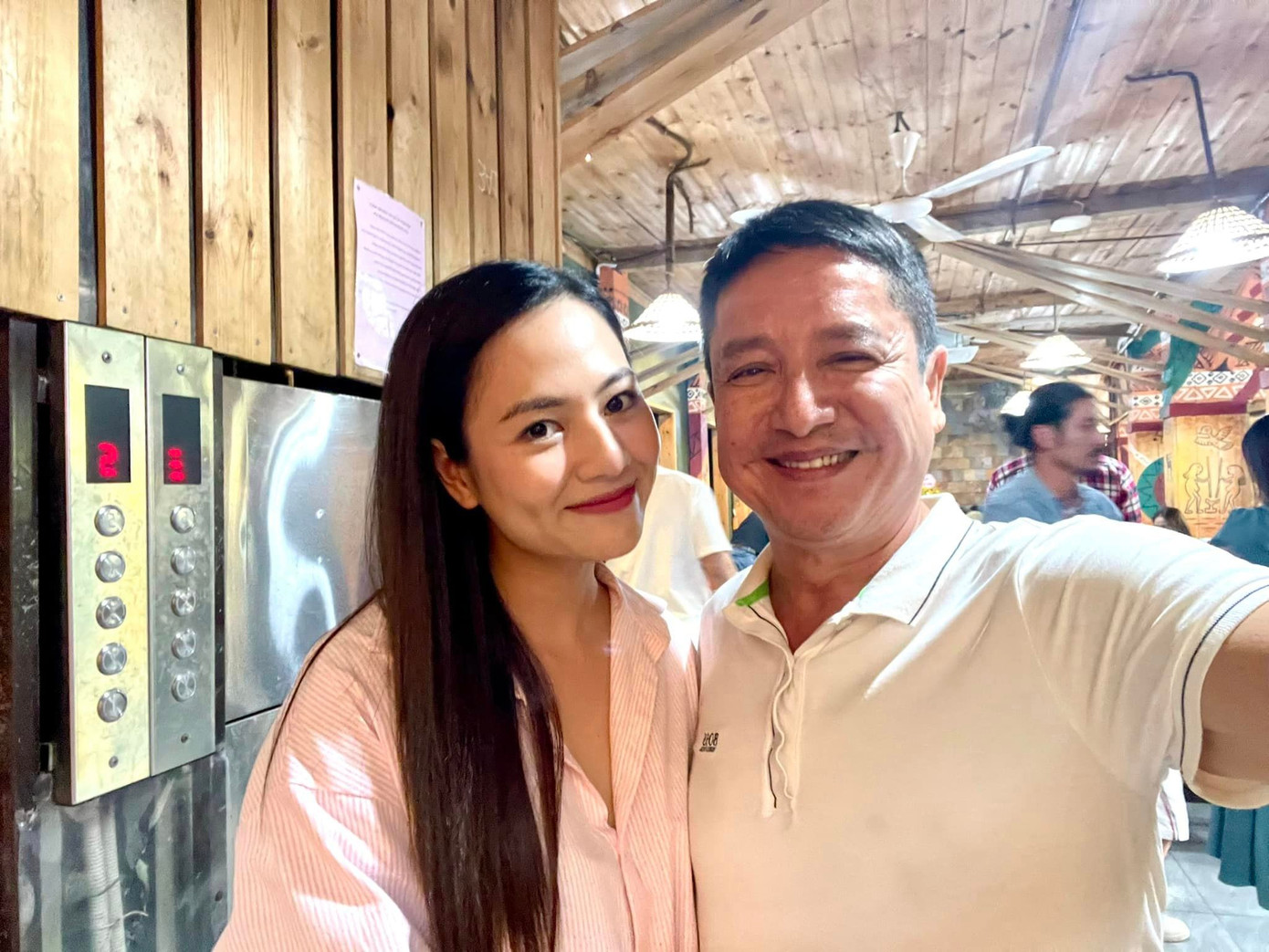 Tiệc đóng máy của đoàn phim Độc đạo. Tiệc đóng máy của đoàn phim Độc đạo.