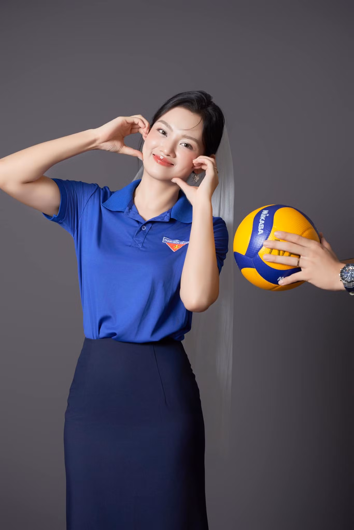 Ngoài việc thi đấu cho CLB và đội tuyển Quốc gia, Thu Hoài còn là sinh viên của trường Đại học Kinh tế thuộc Đại học Quốc gia Hà Nội.
