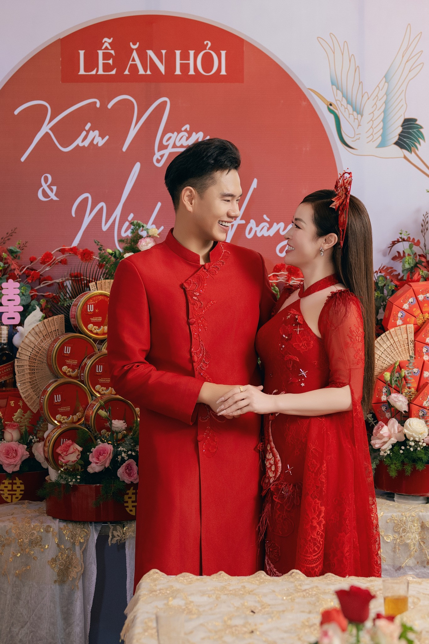 Chia sẻ với Tiền Phong, diễn viên Minh Hoàng cho biết anh và bạn gái Kim Ngân đã tổ chức lễ ăn hỏi vào ngày 11/11. Chia sẻ với Tiền Phong, diễn viên Minh Hoàng cho biết anh và bạn gái Kim Ngân đã tổ chức lễ ăn hỏi vào ngày 11/11.