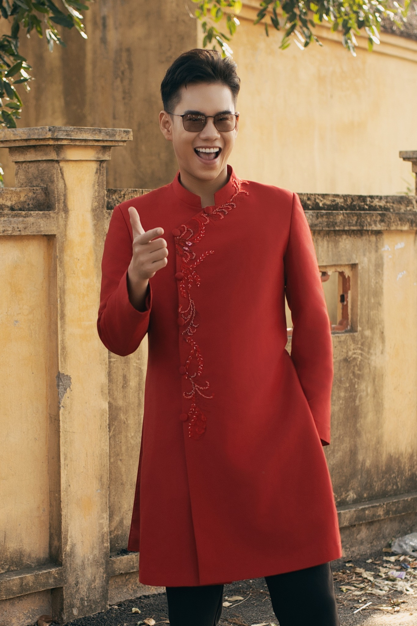 Nam diễn viên khẳng định anh đã sẵn sàng cho hành trình làm chồng, làm cha và quyết tâm để vượt qua những khó khăn trong cuộc sống hôn nhân. Nam diễn viên khẳng định anh đã sẵn sàng cho hành trình làm chồng, làm cha và quyết tâm để vượt qua những khó khăn trong cuộc sống hôn nhân.