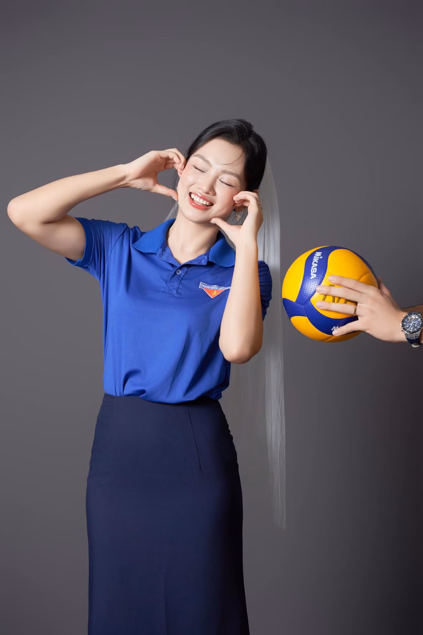 Ngoài việc thi đấu cho CLB và đội tuyển Quốc gia, Thu Hoài còn là sinh viên của trường Đại học Kinh tế thuộc Đại học Quốc gia Hà Nội.