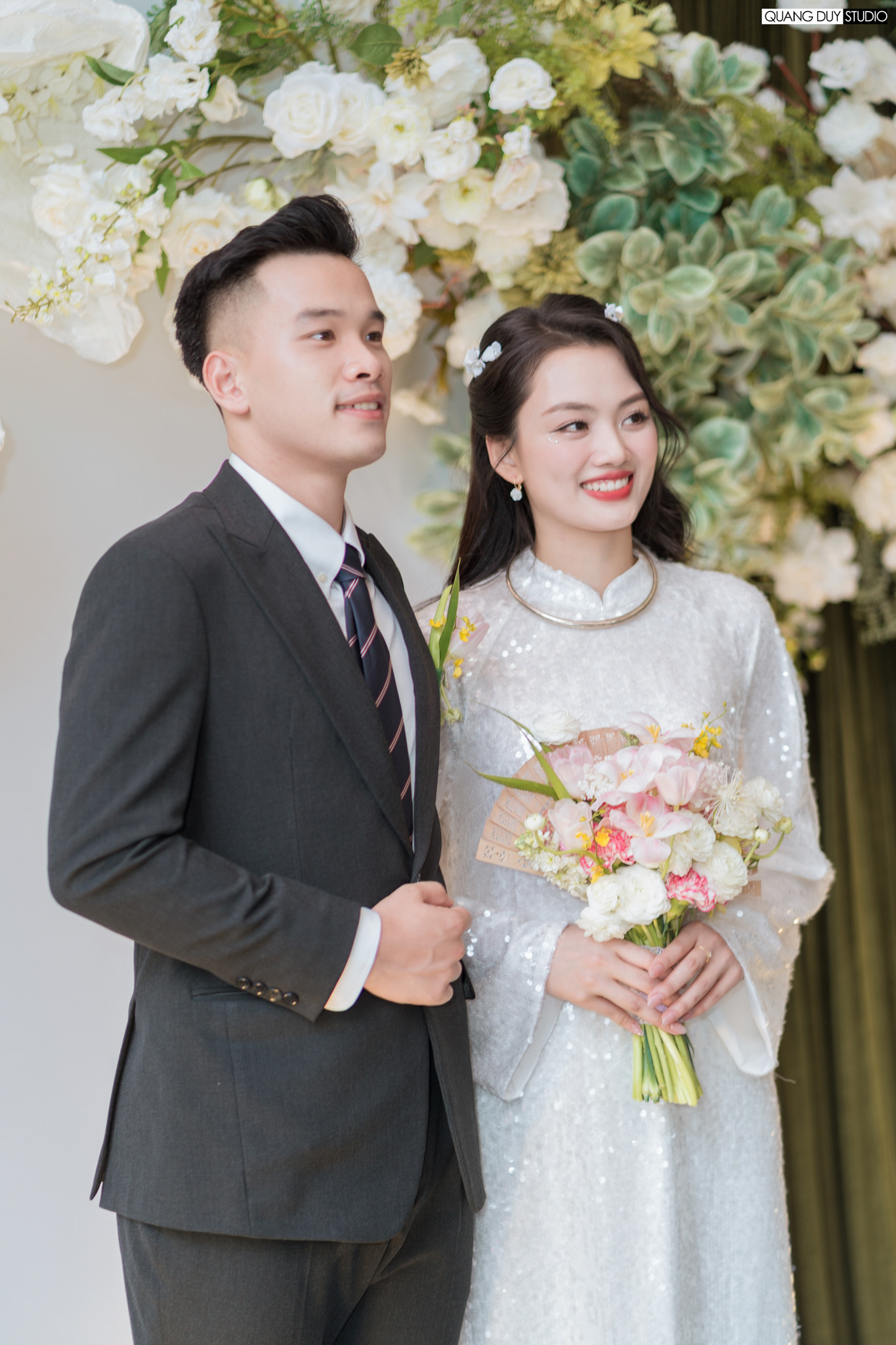 Theo Thu Hoài, bạn trai cùng tuổi nhưng chín chắn, chu đáo và tâm lý. Ngoài ra, cô ngưỡng mộ đối phương bởi anh có tri thức và sự cầu tiến.