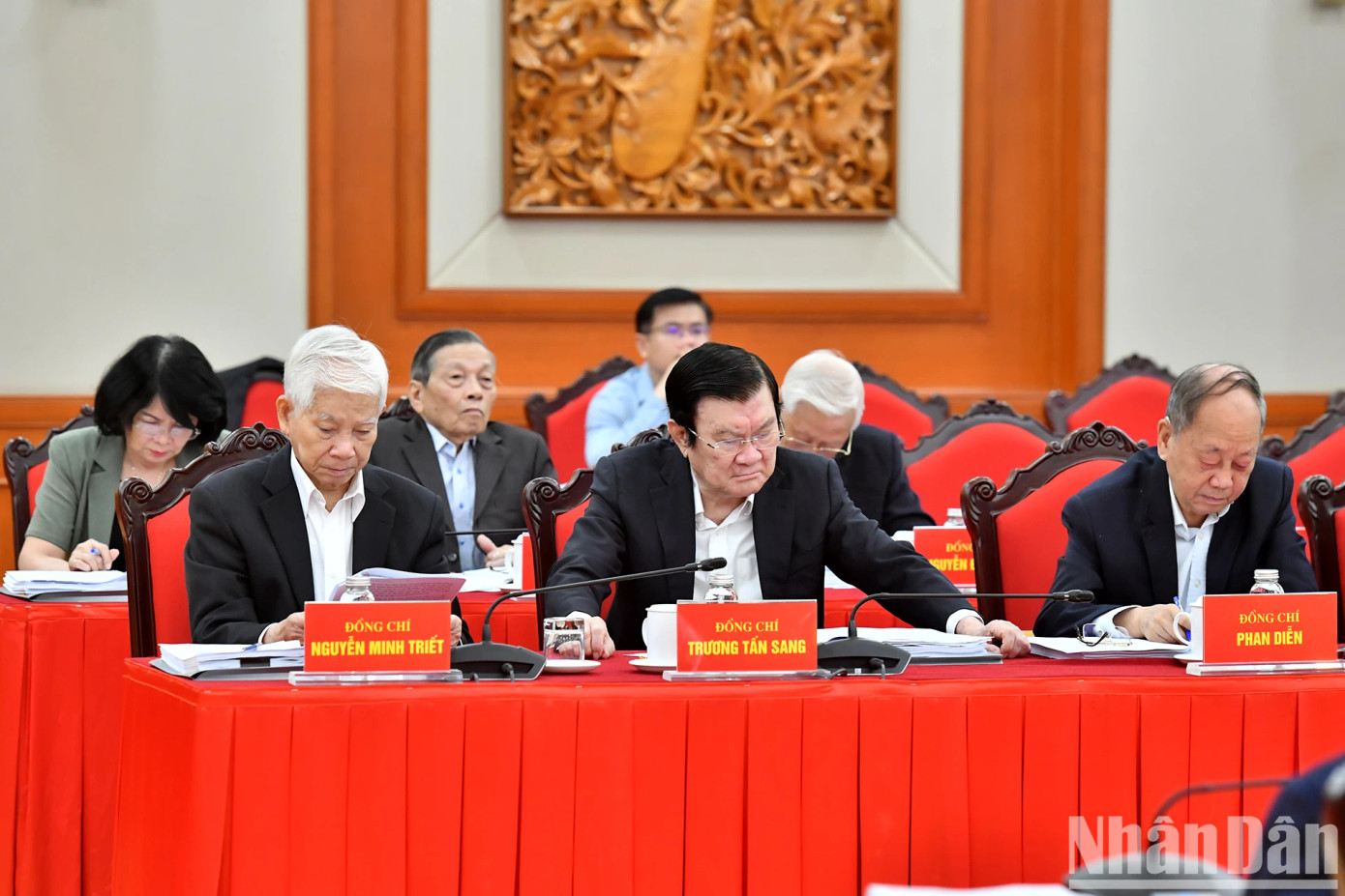 Các đồng chí nguyên lãnh đạo Đảng, Nhà nước dự hội nghị.