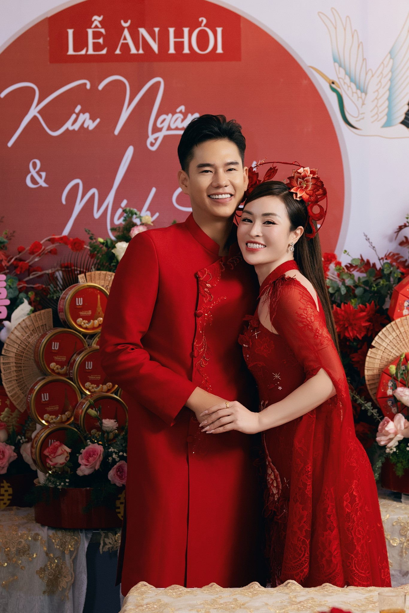 Chia sẻ với Tiền Phong, diễn viên Minh Hoàng cho biết anh và bạn gái Kim Ngân đã tổ chức lễ ăn hỏi vào ngày 11/11. Chia sẻ với Tiền Phong, diễn viên Minh Hoàng cho biết anh và bạn gái Kim Ngân đã tổ chức lễ ăn hỏi vào ngày 11/11.