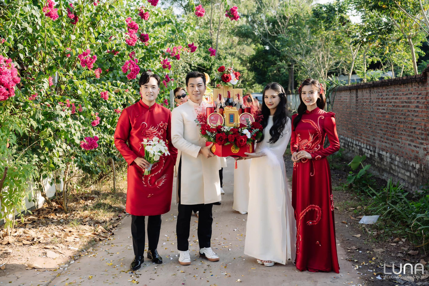 Theo Anh Đào, cô và bạn trai Anh Tuấn nên duyên khi cả hai về chung sân khấu Lệ Ngọc. Mọi thứ đến nhẹ nhàng vì hai người cùng cô đơn tìm đến nhau. Theo Anh Đào, cô và bạn trai Anh Tuấn nên duyên khi cả hai về chung sân khấu Lệ Ngọc. Mọi thứ đến nhẹ nhàng vì hai người cùng cô đơn tìm đến nhau.