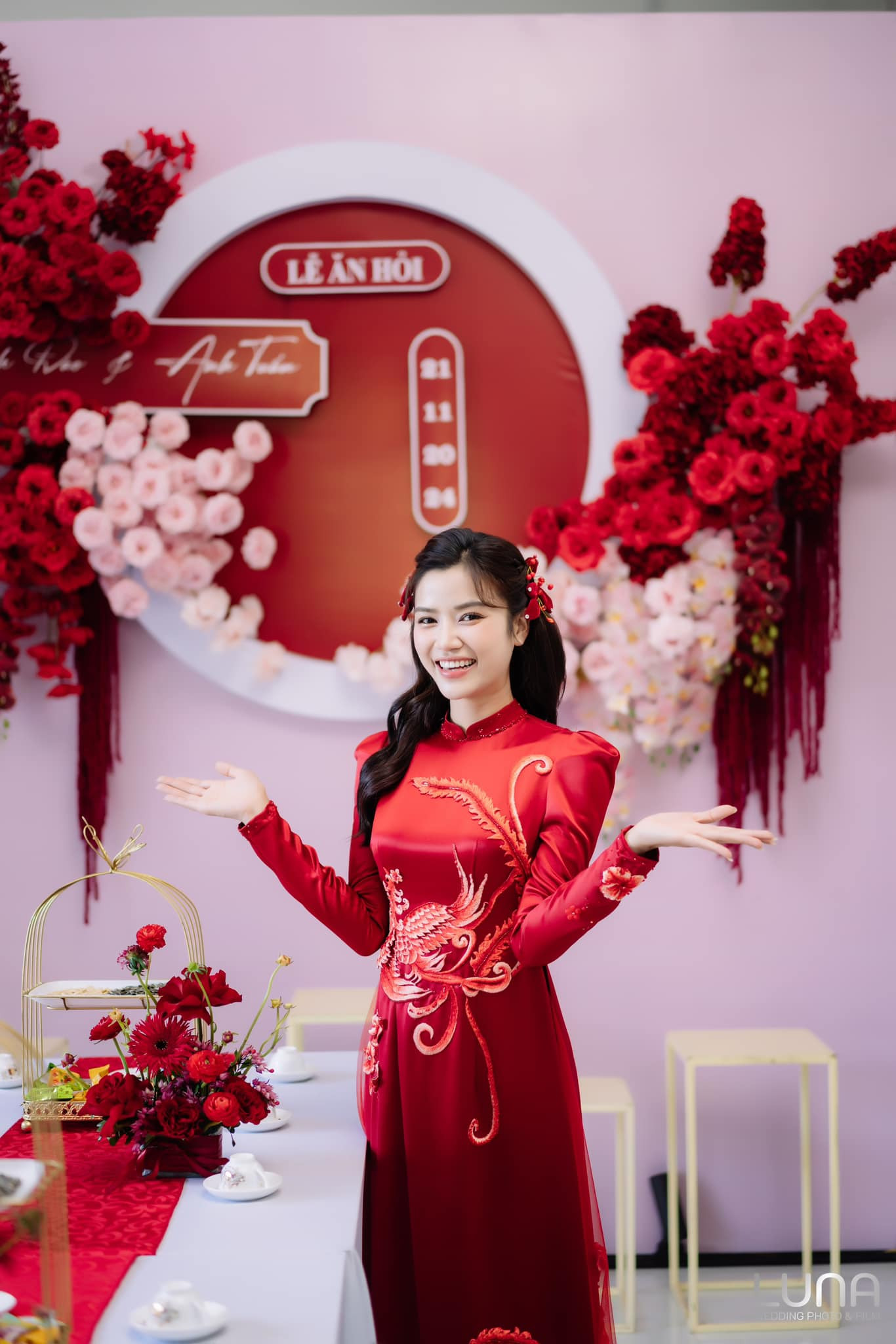 Về phía Anh Đào, cô hạnh phúc vì đã gặp đúng người. Về phía Anh Đào, cô hạnh phúc vì đã gặp đúng người.