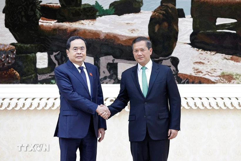 Chủ tịch Quốc hội Trần Thanh Mẫn và Thủ tướng Vương quốc Campuchia Samdech Hun Manet chụp ảnh chung. (Ảnh: Doãn Tấn/TTXVN) Chủ tịch Quốc hội Trần Thanh Mẫn và Thủ tướng Vương quốc Campuchia Samdech Hun Manet chụp ảnh chung. (Ảnh: Doãn Tấn/TTXVN)