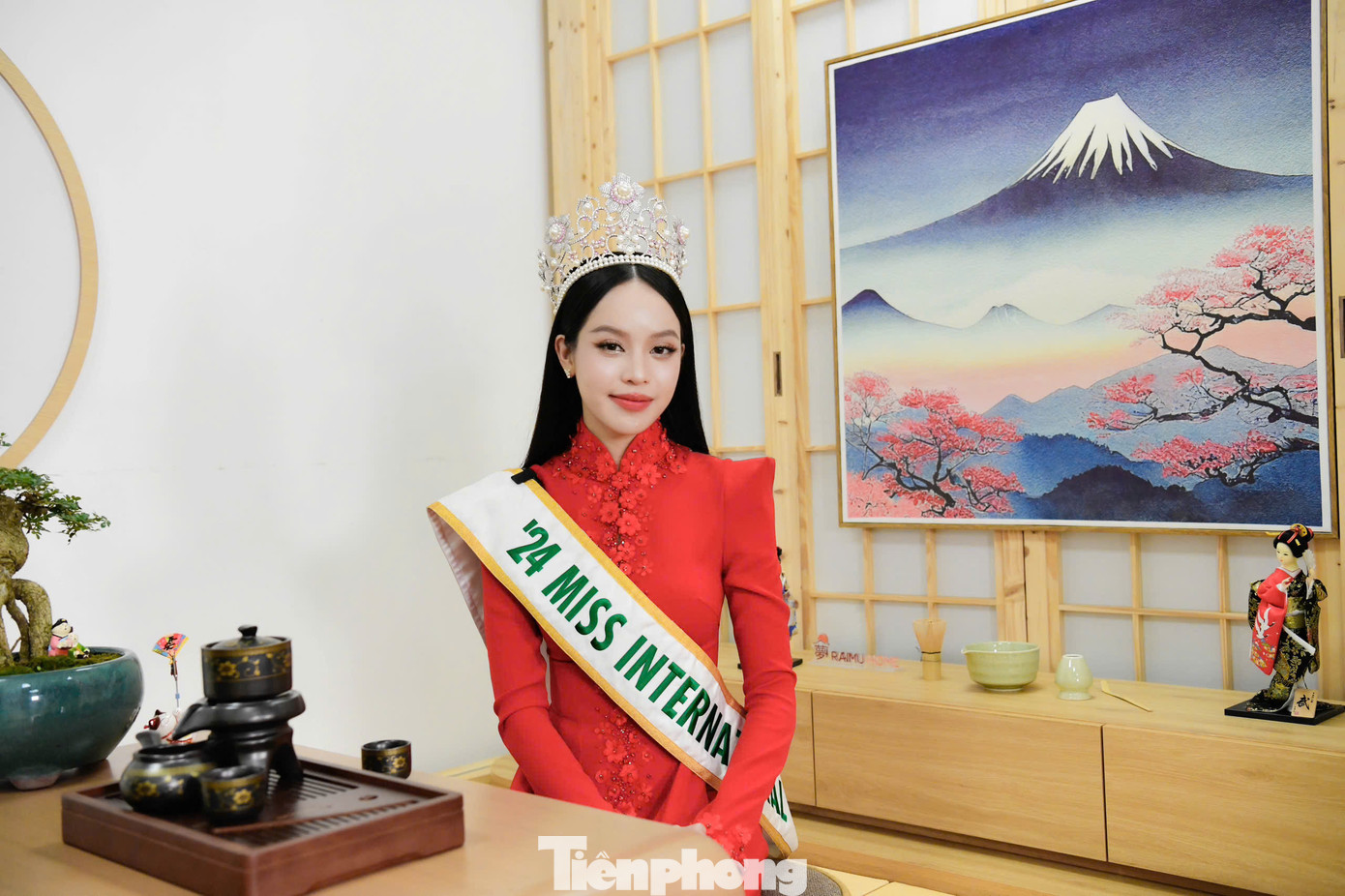 Hoa hậu Thanh Thủy xác định với vương miện trên đầu, cô cần đảm đương áp lực rất lớn. Tuy nhiên cô không để những áp lực này đè nén bản thân hay không thể hiện cá tính. Cô coi những áp lực đó là động lực để tiếp tục phấn đấu, sẵn sàng hoàn thành nhiệm vụ, sứ mệnh của mình. Hoa hậu Thanh Thủy xác định với vương miện trên đầu, cô cần đảm đương áp lực rất lớn. Tuy nhiên cô không để những áp lực này đè nén bản thân hay không thể hiện cá tính. Cô coi những áp lực đó là động lực để tiếp tục phấn đấu, sẵn sàng hoàn thành nhiệm vụ, sứ mệnh của mình.