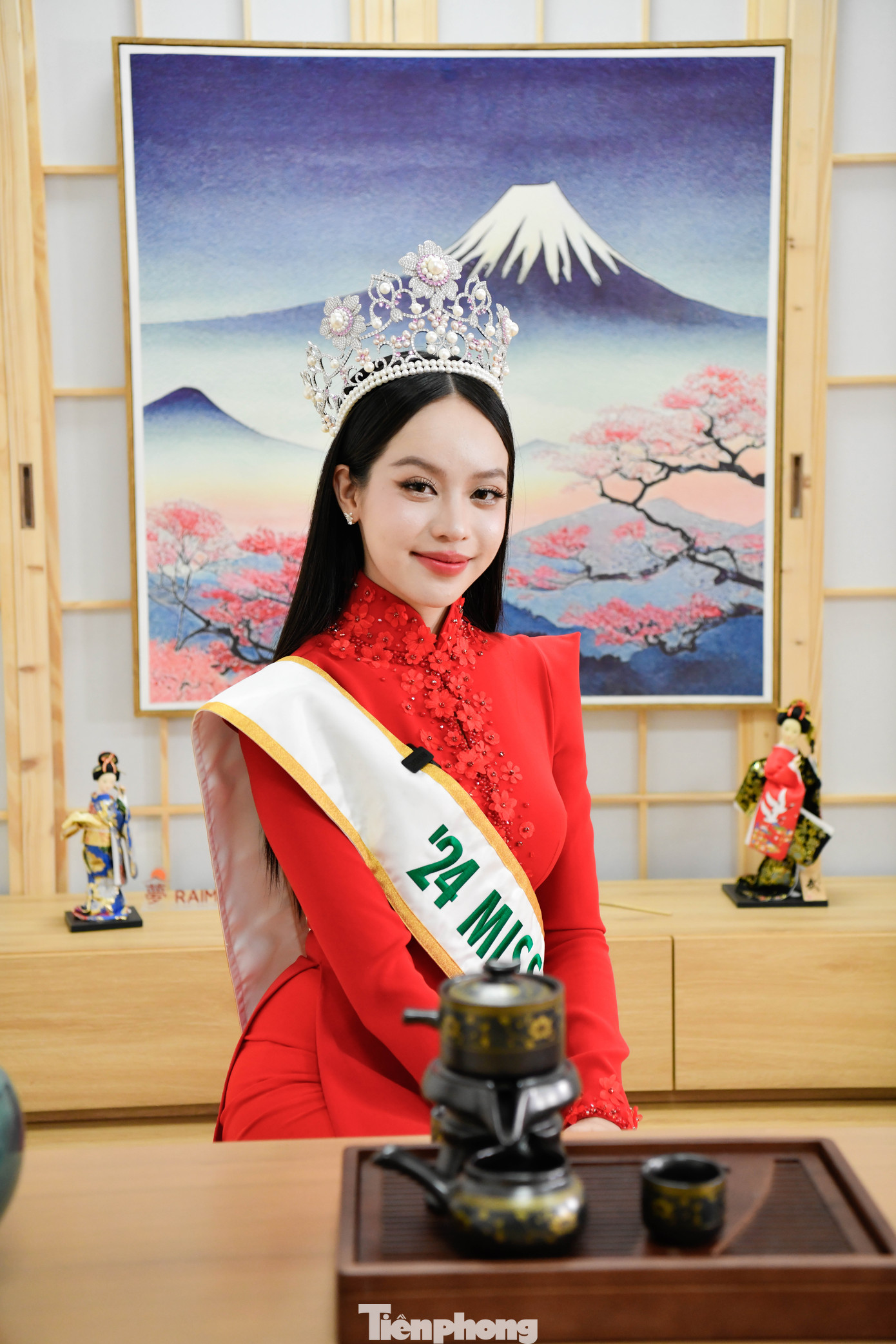 Trước thắc mắc về tính cách hồn nhiên, vô tư, Thanh Thủy khẳng định tính cách thật giúp cô được mọi người yêu thương, không ảnh hưởng tới ngôi vị hoa hậu. Cô nhấn mạnh tính cách đó cho người đối diện cảm nhận sự chân thành. Về sứ mệnh và nhiệm vụ của một hoa hậu, Thanh Thủy vẫn hoàn thành một cách nghiêm túc. Trước thắc mắc về tính cách hồn nhiên, vô tư, Thanh Thủy khẳng định tính cách thật giúp cô được mọi người yêu thương, không ảnh hưởng tới ngôi vị hoa hậu. Cô nhấn mạnh tính cách đó cho người đối diện cảm nhận sự chân thành. Về sứ mệnh và nhiệm vụ của một hoa hậu, Thanh Thủy vẫn hoàn thành một cách nghiêm túc.