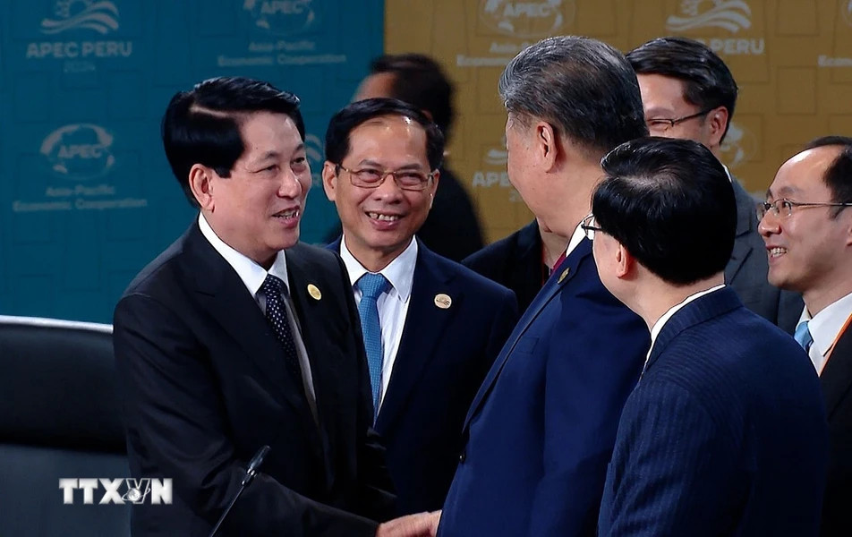 Chủ tịch nước Lương Cường với Tổng Bí thư, Chủ tịch nước Trung Quốc Tập Cận Bình tại Hội nghị Cấp cao APEC lần thứ 31 với chủ đề "Trao quyền. Bao trùm. Tăng trưởng". (Ảnh: TTXVN)