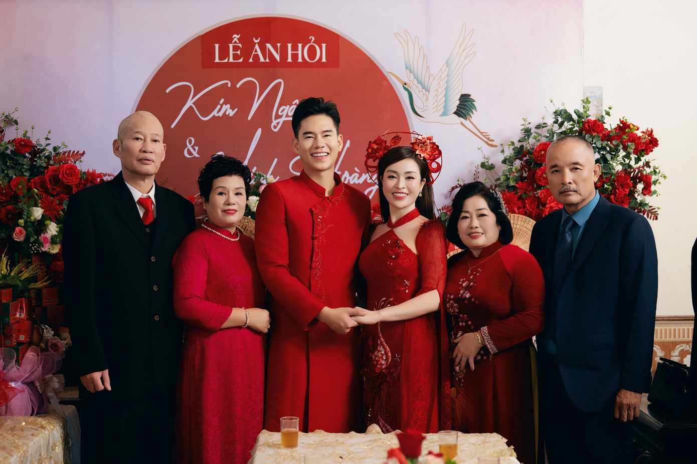 Minh Hoàng tâm sự anh hồi hộp và chờ đợi khoảnh khắc này từ lâu. Bản thân nam diễn viên lo sợ không đủ mạnh mẽ và sẽ bật khóc trong hôn lễ. Minh Hoàng tâm sự anh hồi hộp và chờ đợi khoảnh khắc này từ lâu. Bản thân nam diễn viên lo sợ không đủ mạnh mẽ và sẽ bật khóc trong hôn lễ.