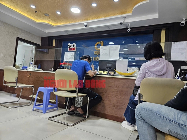 Vắng khách giao dịch tại Công ty SJC sáng nay.