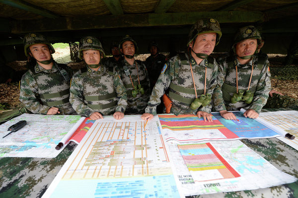 Chỉ huy quân đội Trung Quốc tại căn cứ quân sự Chebarkul trong những ngày tập trận