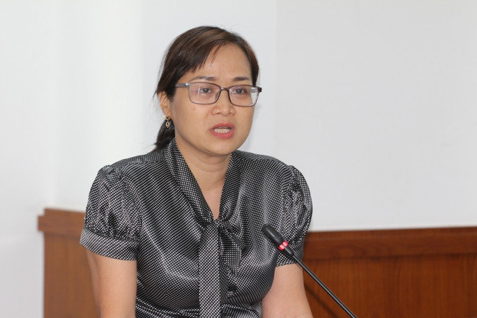 Bà Nguyễn Hồng Vân, Phó Trưởng Phòng Công chức viên chức - Sở Nội vụ thông tin về kết quả thi tuyển chức danh quản lý, lãnh đạo tại cuộc họp Bà Nguyễn Hồng Vân, Phó Trưởng Phòng Công chức viên chức - Sở Nội vụ thông tin về kết quả thi tuyển chức danh quản lý, lãnh đạo tại cuộc họp