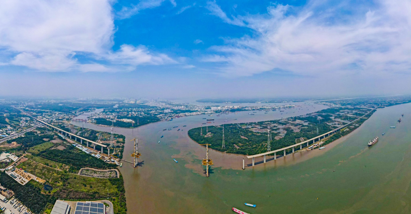 Bộ Giao thông Vận tải đang cùng các đơn vị liên quan xử lý vướng mắc về vốn để tái khởi động công trình. Tổng công ty đường cao tốc Việt Nam (VEC - chủ đầu tư dự án cao tốc Bến Lức - Long Thành) đề xuất lùi thời gian hoàn thành dự án đến năm 2025.