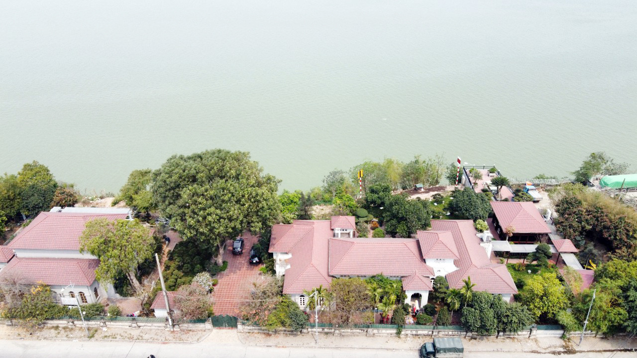 Trao đổi với PV, một cán bộ thanh tra xây dựng phường Thanh Lương cho biết, 9 công trình này đều xây dựng không có giấy phép.