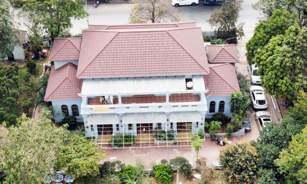 Cận cảnh một công trình không phép đang được dùng để ở tại Cảng Hà Nội.