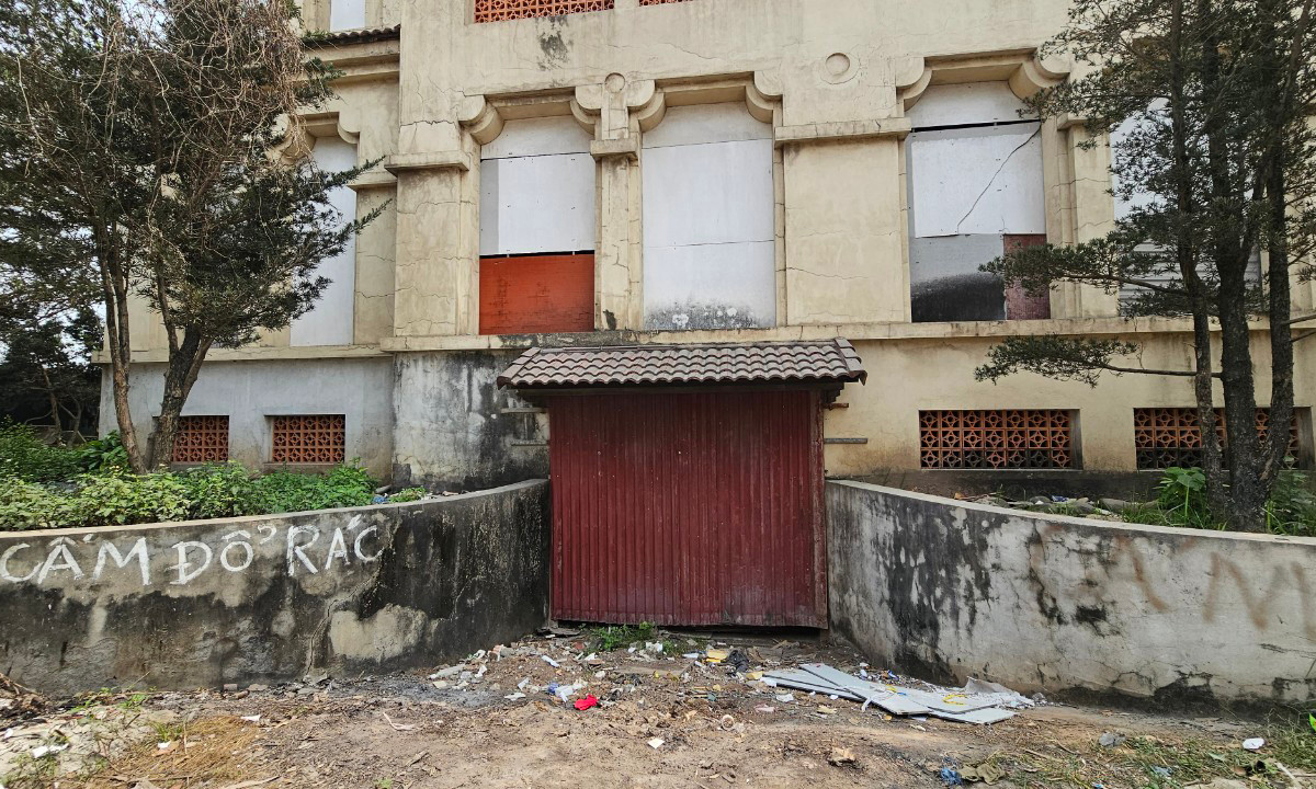 Cảnh nhếch nhác, mất mỹ quan đô thị tại một số công trình không phép này.