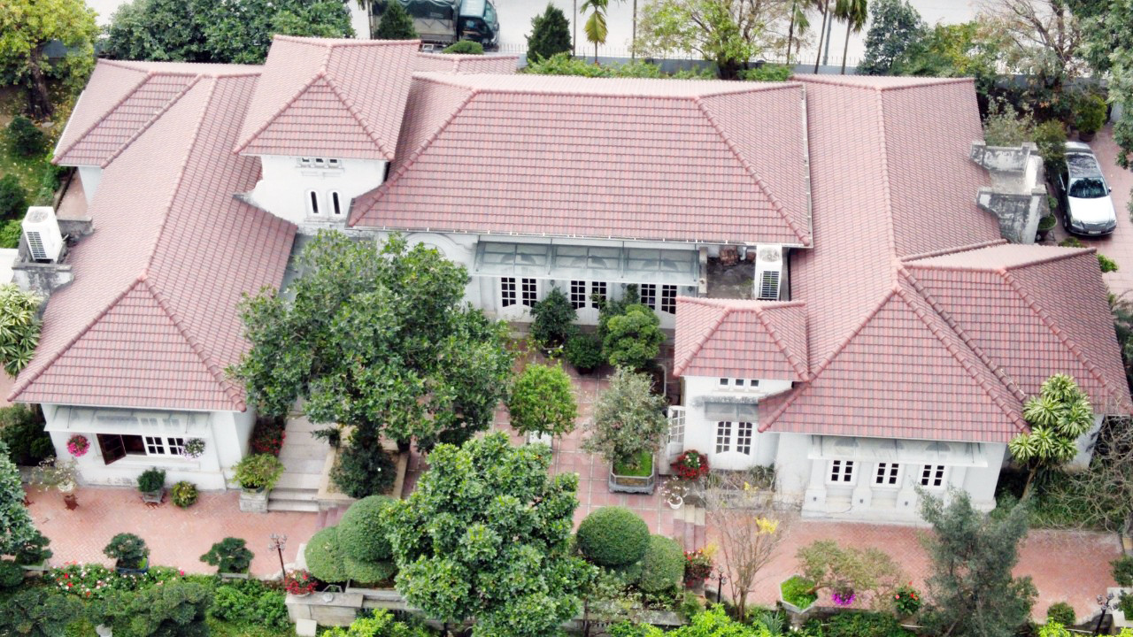 Theo vị cán bộ, đến nay vẫn chưa thể xử lý được sai phạm là do Công ty Sao Nam Sông Hồng và phía Tổng công ty Vận tải thủy - CTCP đã xảy ra vụ kiện tại tòa án. Do đó, phải chờ phân định của tòa.