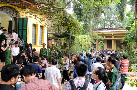 Đồng bào cả nước đến chia buồn với gia đình và tưởng niệm Đại tướng