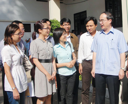 Phó thủ tướng Nguyễn Thiện Nhân gặp mặt các ứng viên du học theo Đề án 322 tại TP.HCM - Ảnh: H.Ánh 