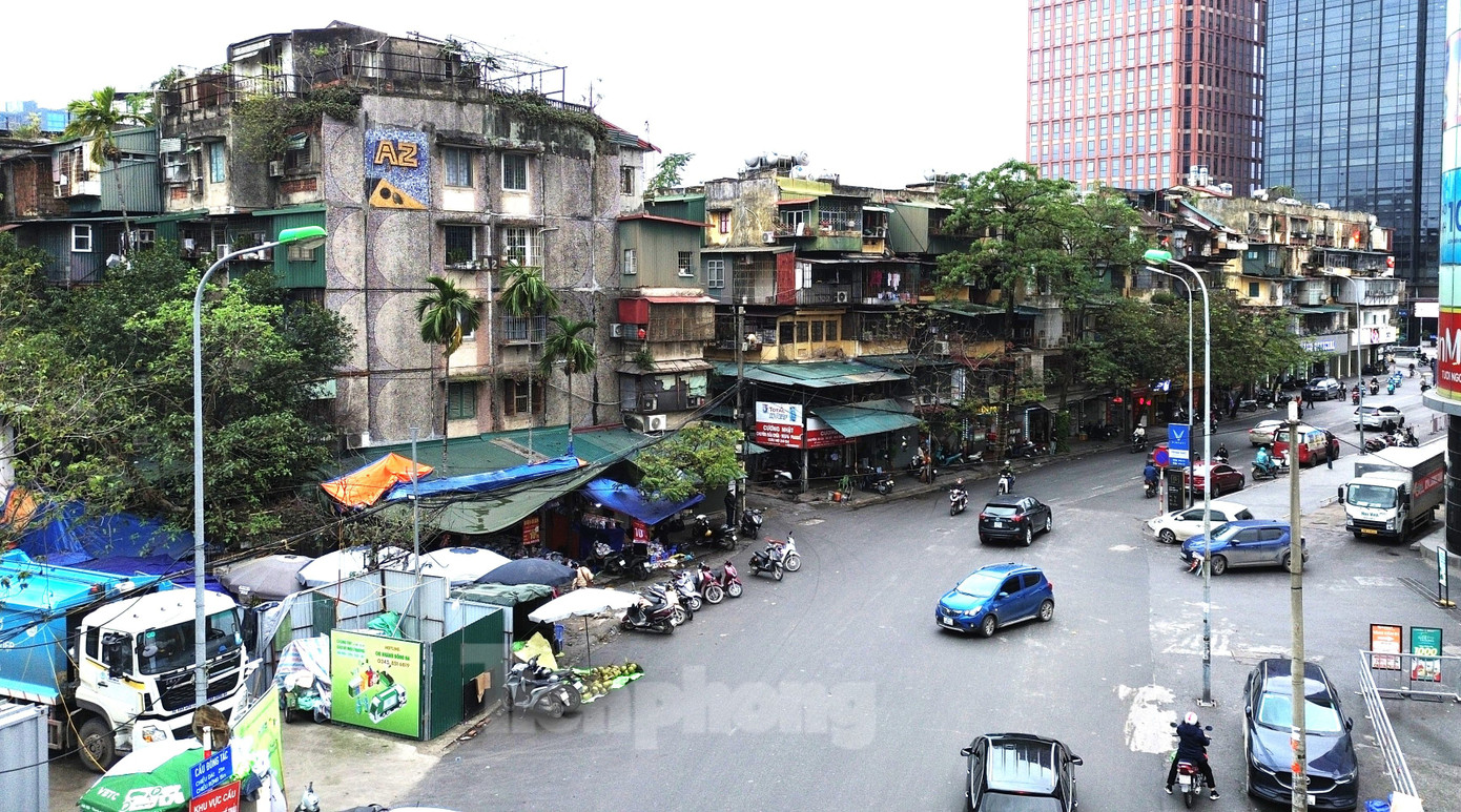 Khu tập thể Khương Thượng được đưa vào sử dụng giai đoạn năm 1975 nên hiện đã xuống cấp. Khu tập thể Khương Thượng được đưa vào sử dụng giai đoạn năm 1975 nên hiện đã xuống cấp.
