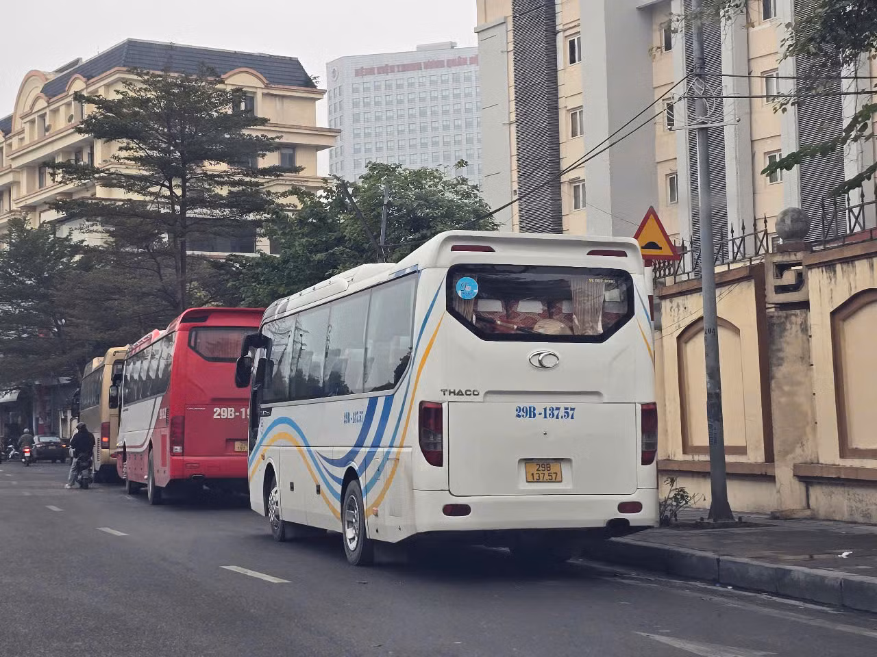 Xe khách 29 chỗ, 45 chỗ dừng đỗ trên tuyến đường thuộc diện "cấm" từ ngày 1/3.