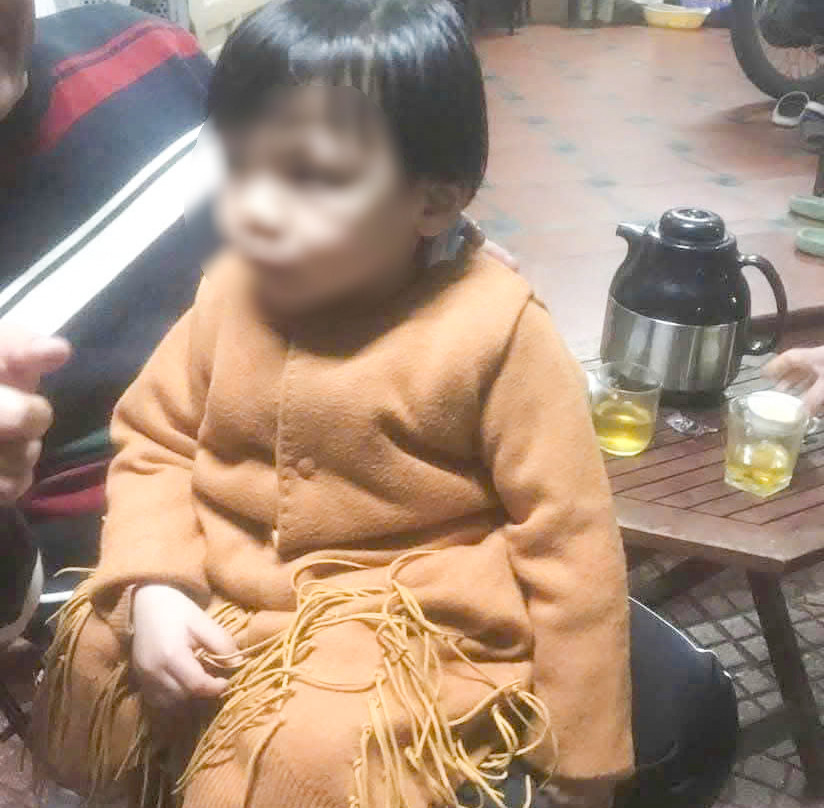 Cháu bé 3 tuổi bị bỏ rơi trong đêm Cháu bé 3 tuổi bị bỏ rơi trong đêm