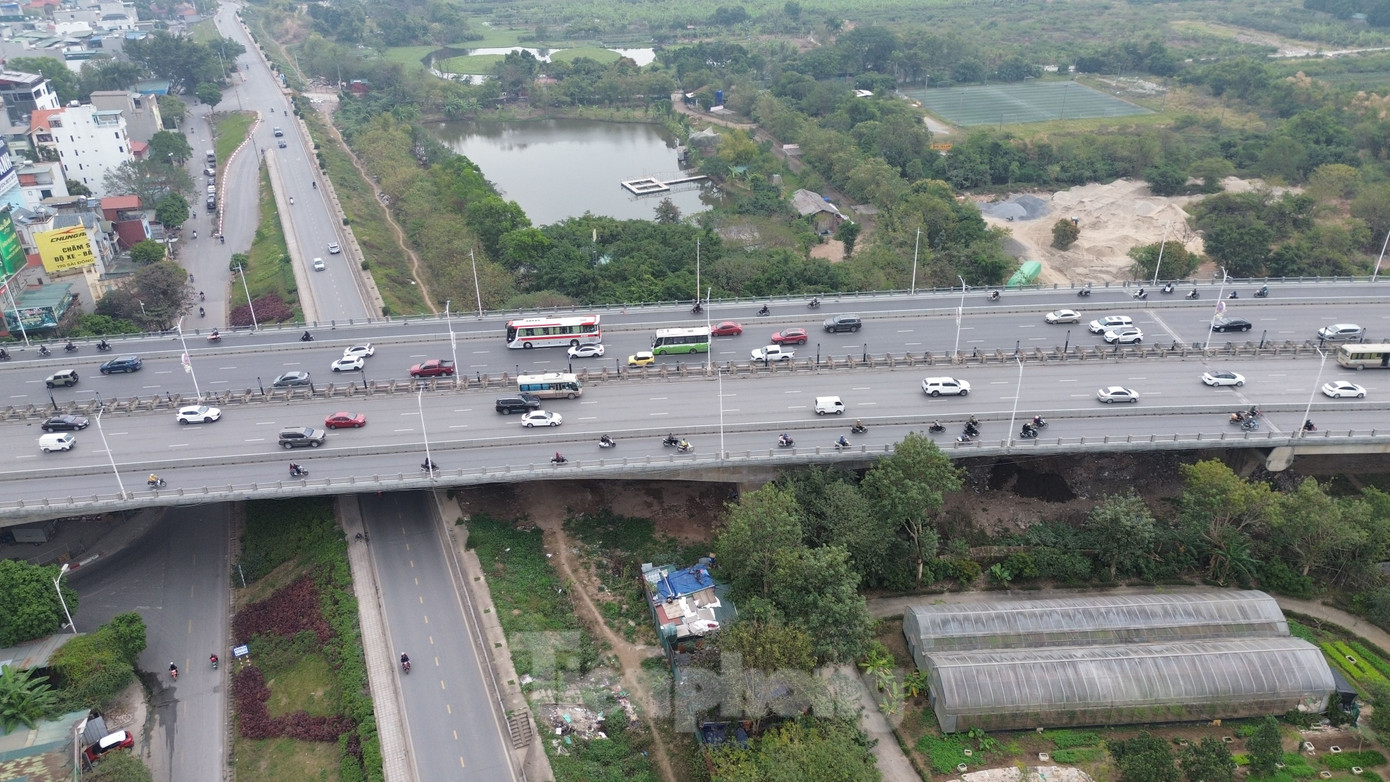 Từ khi đưa vào sử dụng, cầu Vĩnh Tuy 1 góp phần tăng cường khả năng lưu thông giữa hai bên bờ sông Hồng, đáp ứng nhu cầu vận tải ngày một tăng nhanh giữa trung tâm Thủ đô với khu vực phía Bắc và Đông Bắc thành phố.