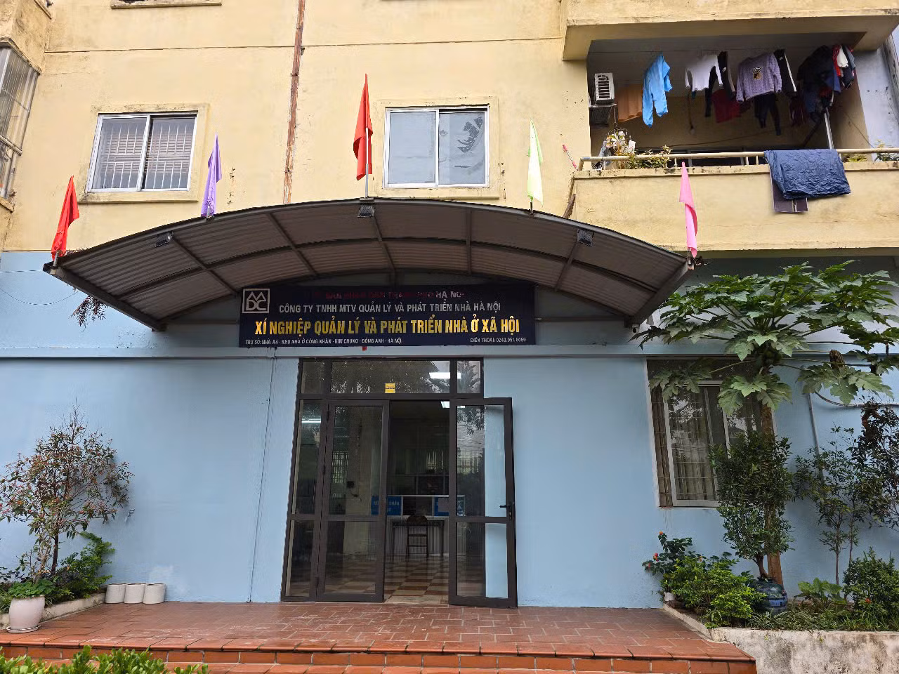 Theo cơ quan thanh tra, từ năm 2019 đến 30/4/2024, công ty không có biện pháp thu hồi số tiền nợ. Tổng số tiền tạm tính không có khả năng thu hồi khoảng 8,5 tỷ đồng. Ảnh: Văn phòng xí nghiệp quản lý và phát triển nhà ở xã hội, thuộc Công ty TNHH MTV Quản lý và phát triển nhà Hà Nội.