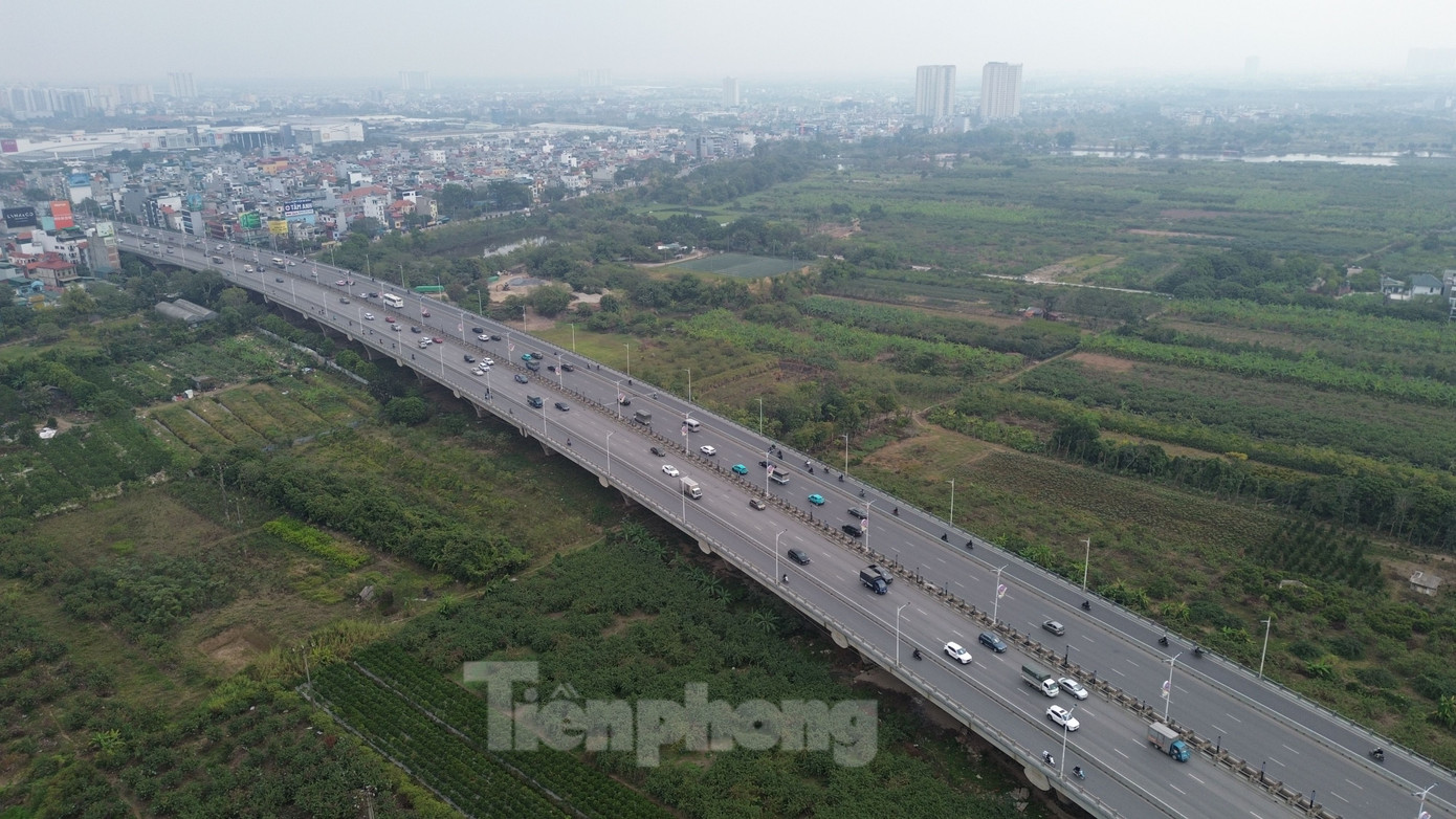 Với các hư hỏng khác, Ban Duy tu giao thông Hà Nội đưa ra 2 phương án. Phương án thứ nhất, đối với các gối chậu thép bị han gỉ mà chưa được bôi mỡ bảo vệ cần tẩy gỉ và sơn lại bằng hệ sơn có độ bền cao, sơn lại bằng sơn chống gỉ rồi bôi mỡ bảo vệ.