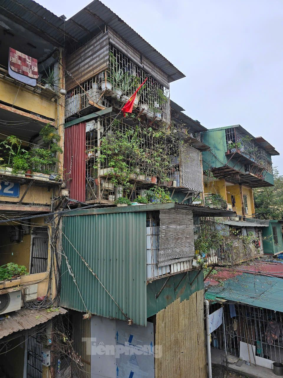 Người dân cơi nới chuồng cọp tại Khu tập thể Trung tự Người dân cơi nới chuồng cọp tại Khu tập thể Trung tự