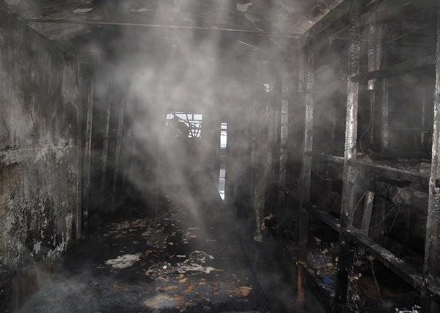 Khói của đám cháy vẫn còn tại hiện trường vụ cháy. Khói của đám cháy vẫn còn tại hiện trường vụ cháy. (Nguồn: phân xã Mátxcơva)