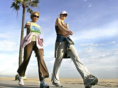 Đi bộ đúng cách tốt cho người huyết áp thấp. Ảnh minh họa: Internet