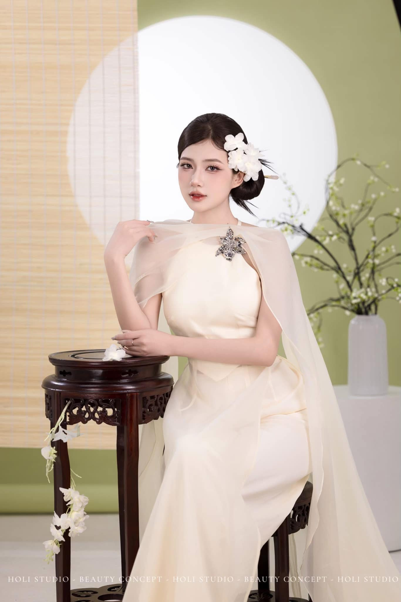 Tại sơ khảo phía Bắc Hoa hậu Việt Nam 2024, cô khiến mọi người ngỡ ngàng khi cất cao giọng hát vang và sáng. Ngọc Anh tiết lộ cô là học trò của cố NSND Tường Vi. Cô từng tham gia lưu diễn với trung tâm nghệ thuật tình thương của NSND Tường Vi.