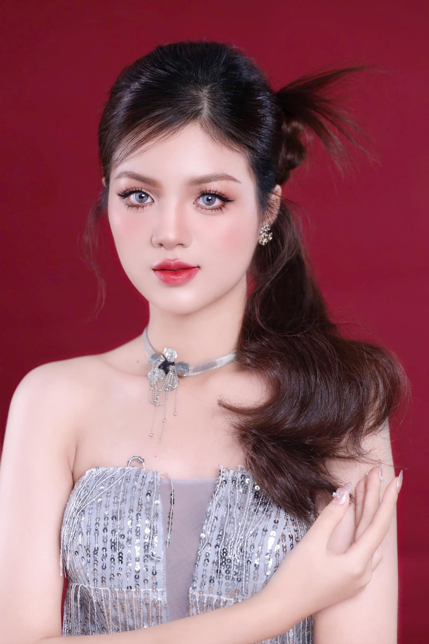 Minh Thu đang học chuyên ngành Marketing thương mại, thuộc khoa Marketing. “Marketing là một trong những ngành học hàng đầu, mọi doanh nghiệp, tổ chức hay cá nhân đều thực hiện các hoạt động marketing khác nhau. Đó là lý do tôi lựa chọn ngành học này. Tôi là người yêu thích sự sáng tạo, đổi mới, là một người hướng ngoại và thích trải nghiệm, khám phá nhiều điều mới”, cô nói.