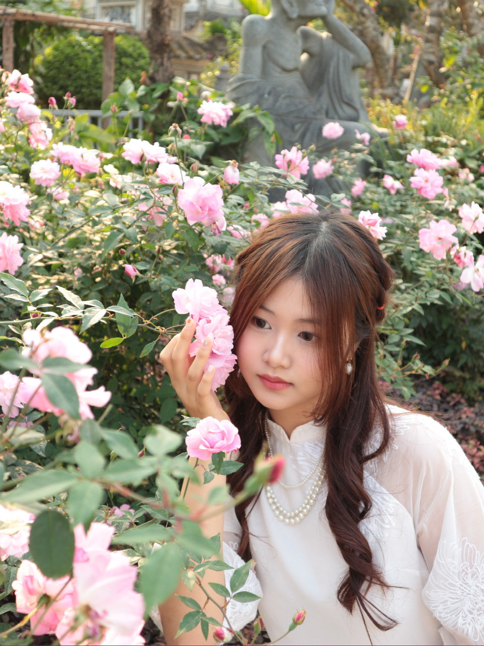 Phương Linh tự hào vì quê hương Hà Tĩnh có nhiều văn sĩ nổi tiếng, đặc biệt là đại thi hào Nguyễn Du. Đây cũng là tác giả mà cô yêu thích trong chương trình Ngữ Văn THPT.