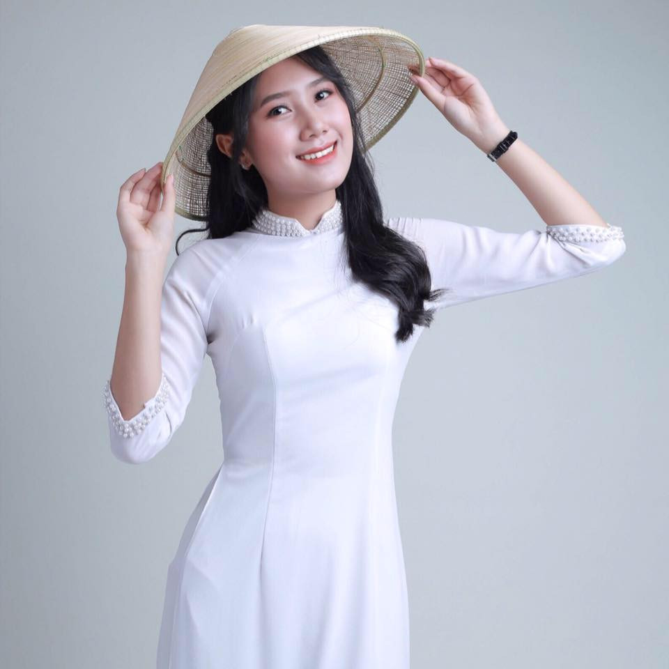 Thùy Nhiên đã tốt nghiệp ngành Du lịch tại Đại học Văn hóa TPHCM và đang học văn bằng hai ngành Quản trị Kinh doanh tại Đại học Kinh tế Quốc dân.