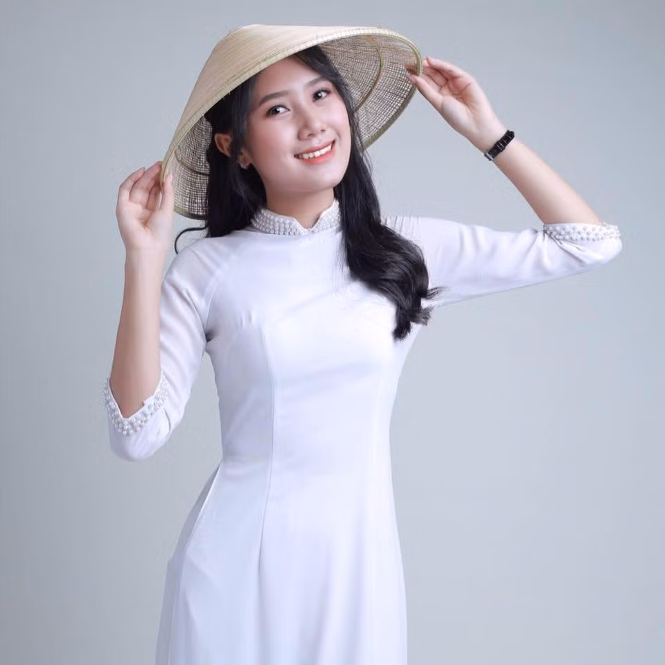 Thùy Nhiên đã tốt nghiệp ngành Du lịch tại Đại học Văn hóa TPHCM và đang học văn bằng hai ngành Quản trị Kinh doanh tại Đại học Kinh tế Quốc dân.
