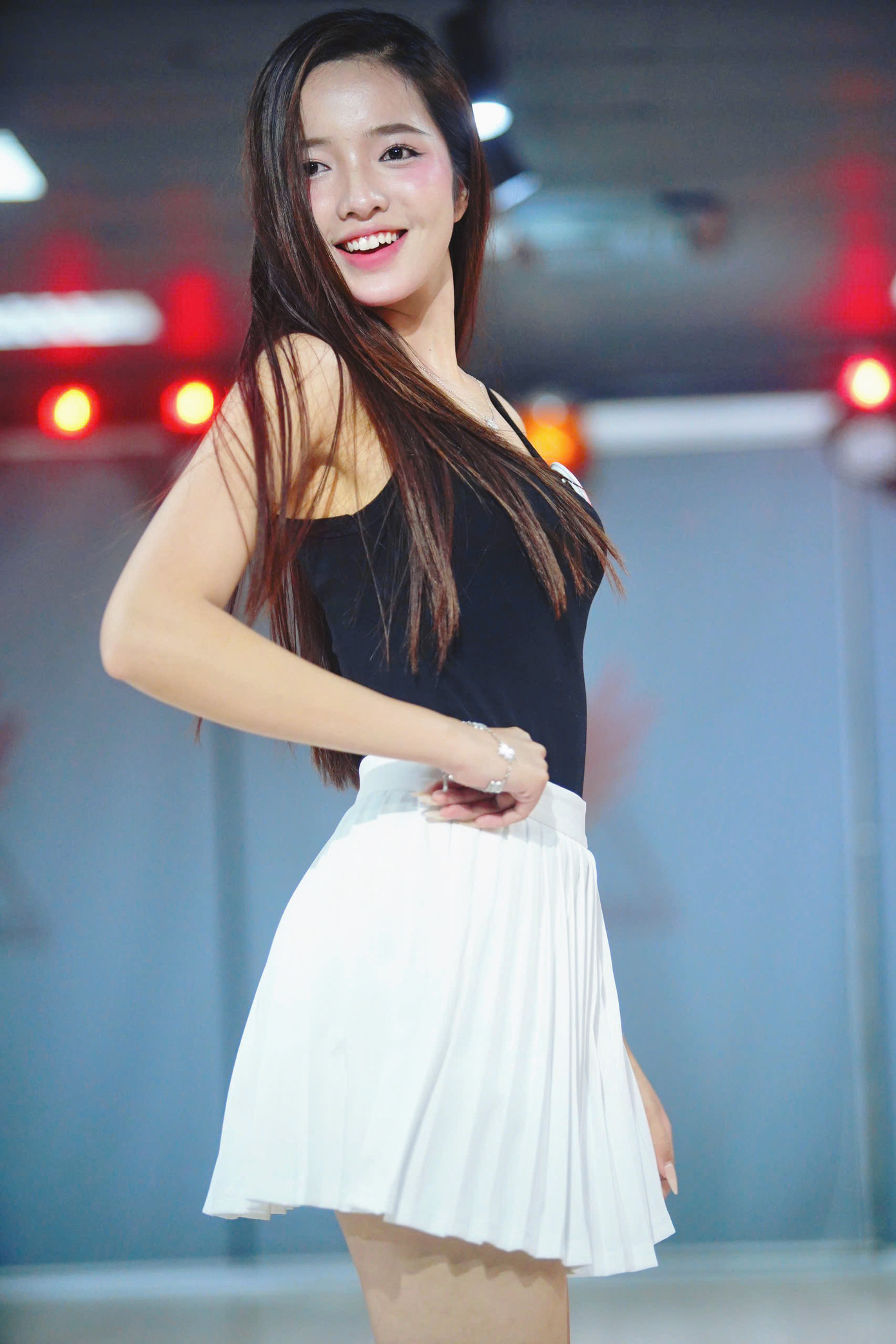 Trần Ngọc Châu Anh và Võ Thị Thanh Bình cuốn hút với nụ cười rạng rỡ.