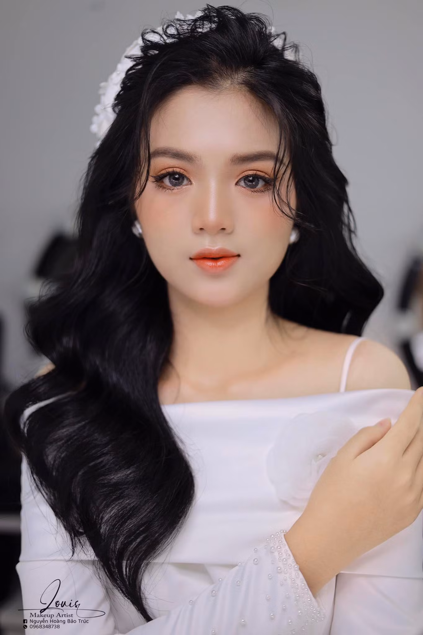 Là một người trẻ rời xa vòng tay gia đình sống tự lập, Minh Thu từng đối mặt với những cám dỗ. “Tôi may mắn có bố mẹ và những anh chị đi trước bảo ban. Bên cạnh đó, bản thân luôn biết dè chừng, thận trọng nên đã luôn cố gắng vượt qua để bước tiếp”, cô nói.