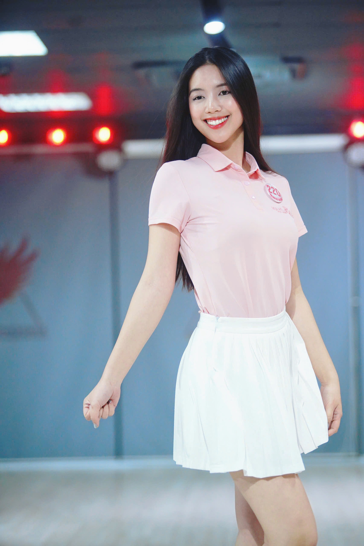 Trần Ngọc Châu Anh và Võ Thị Thanh Bình cuốn hút với nụ cười rạng rỡ.