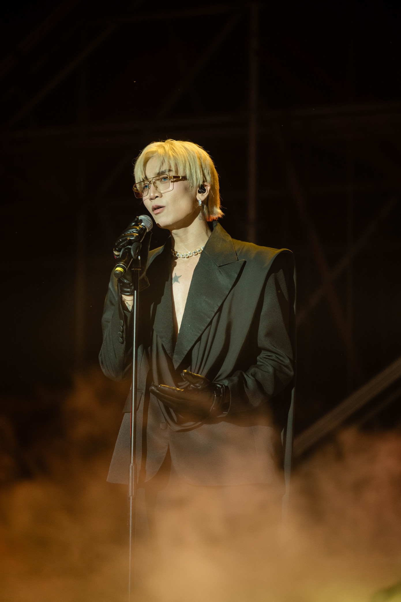 Đại diện ban tổ chức cho biết giá vé cho Gai concert tại Hà Nội dao động từ 850.000 đồng đến 2.950.000 đồng. Vé sold-out 50% ngay từ ngày mở bán. Trước thềm concert, nhiều người hâm mộ chuẩn bị poster, photobooth để ủng hộ thần tượng.