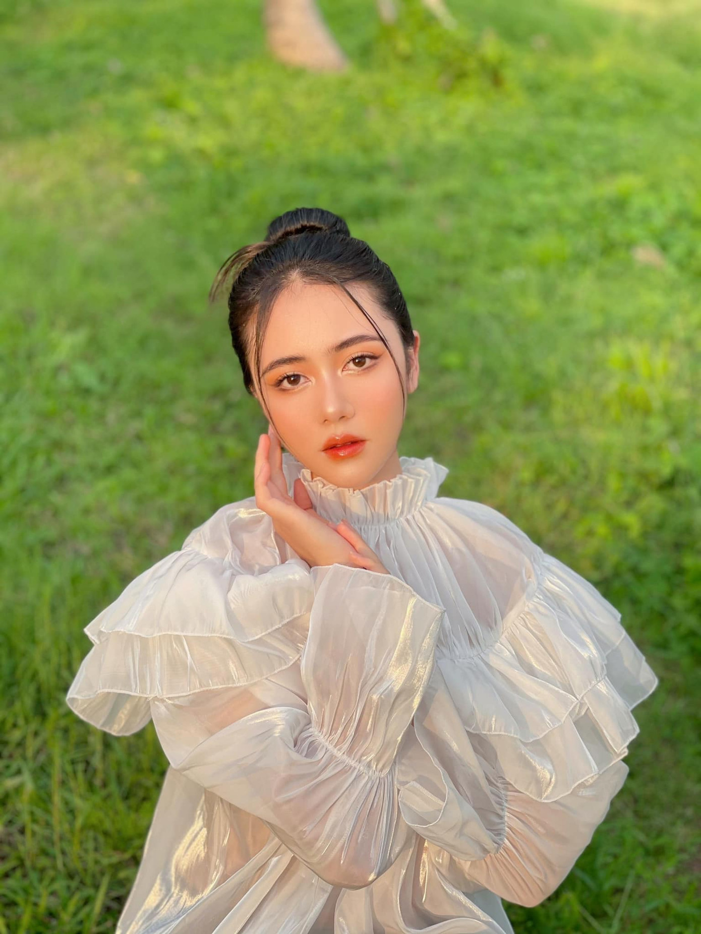 Mỹ Dung cho biết gia đình là nơi truyền động lực và ủng hộ cô đến với Hoa hậu Việt Nam 2024. Bố mẹ đã khuyên và định hướng cho cô nhiều thứ từ mục tiêu khi đến với cuộc thi tới việc chuẩn bị những hành trang cần thiết.