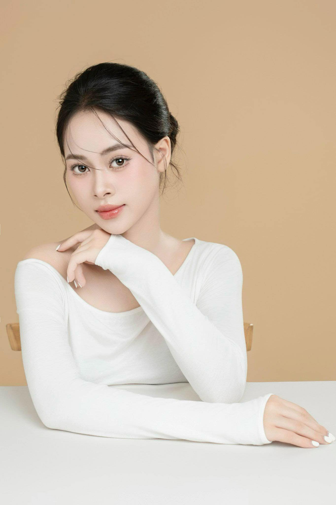 Kiều Trinh vốn là cô gái rụt rè và ngại đám đông nên đã đăng ký tham gia cuộc thi Hoa Hậu Việt Nam 2024 với mong muốn bước ra khỏi vùng an toàn.