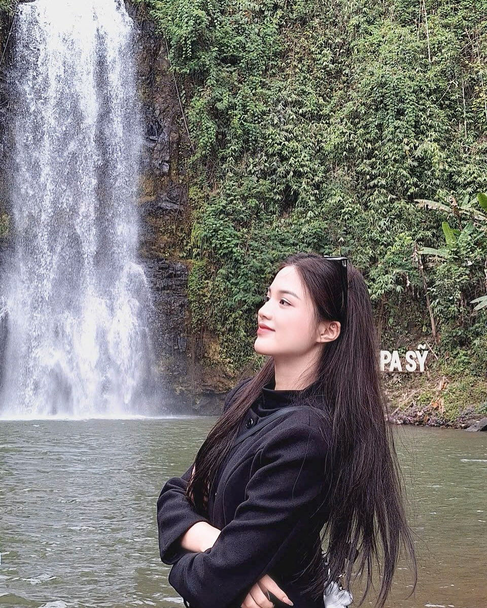 Minh Thu nói cô ghi danh tại Hoa hậu Việt Nam 2024 vì ấn tượng với tiêu chí đề cao vẻ đẹp nguyên bản mà ban tổ chức đưa ra. Tại cuộc thi năm nay, ngoài Minh Thu còn ba nữ sinh của Đại học Thương mại cũng lọt vào vòng chung khảo. "Chúng tôi chia sẻ, giúp đỡ nhau và cố gắng hết mình trong hành trình chinh phục vương miện Hoa hậu Việt Nam 2024", Minh Thu nói.